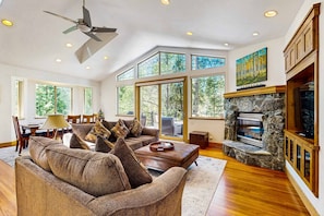 TV, fireplace, DVD player, offices - Spacious home near Lake Tahoe with private hot tub & two decks - near dining (South Lake Tahoe)