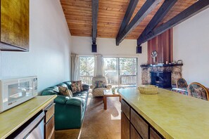 TV, fireplace, DVD player, stereo - Sunny, Family-Friendly Condo - Near the Lake (Tahoe City)
