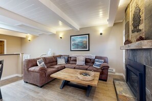 Fernseher, Kamin, Arbeitsbereiche