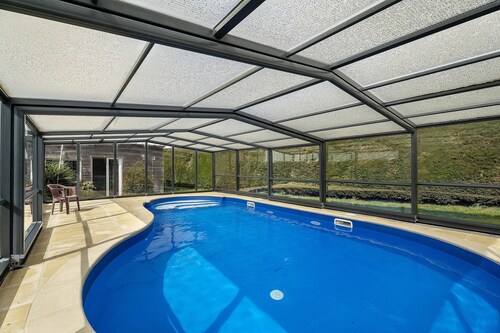 Gîtes des Lacs - Le Framboisier: Shared Pool, Sauna & Jacuzzi, Private Terrace, Wi-Fi