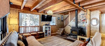 Cozy Cabin near Slopes with Spectacular Starry Skies
