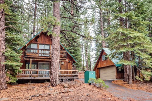 Cozy Cabin near Slopes with Spectacular Starry Skies