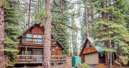 Cozy Cabin near Slopes with Spectacular Starry Skies