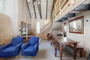Interior - Classic chalet with hot tub, boat launch & Gas grill (Tahoe City)