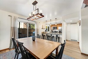 Dining - Modern home with shared hot tub, pool, sauna, tennis & fireplace & W&D (Tahoe City)