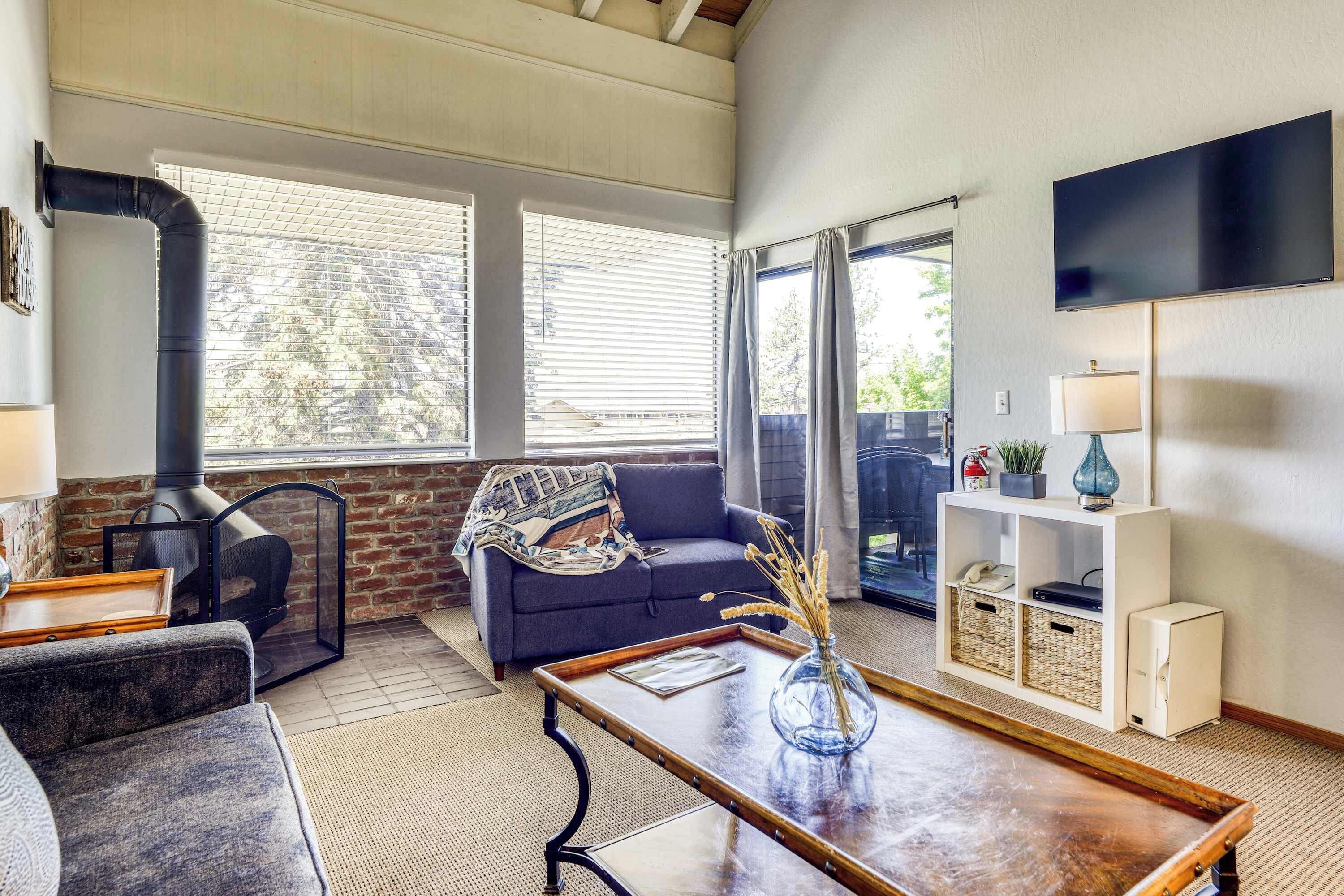 TV, fireplace, offices