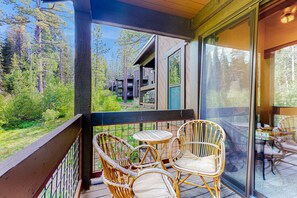 Property grounds - Aspen Grove condo near Kings Beach & Northstar Village with balcony (Northstar - Truckee)