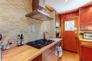 Fridge, microwave, oven, stovetop - Mid-Century Modern Cabin Near Town (Kings Beach)
