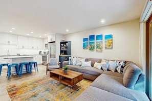 TV, fireplace, offices - Beautiful home with a deck close to Lake Tahoe & activities (Incline Village)