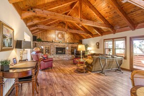 TV, fireplace, offices - Woodland dog-friendly home minutes to the beach with wood fireplace, sleeps 10 (Zephyr Cove)