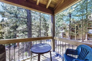 Property grounds - Dreamy Ski Retreat W/ Private Patio, Shared Pool/Hot Tubs, Free WiFi & More (Truckee)