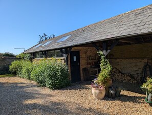 Exterior - The Studio - Rural Escape - Sleeps 2 (Rogate)