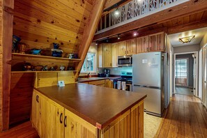 Fridge, microwave, oven, stovetop - Tranquil Family-Friendly A-Frame Cabin with Big Backyard, Deck, & Gas Grill (South Lake Tahoe)