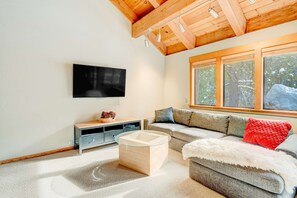 Living area - Ski-in/ski-out townhome with fireplace, pool, hot tub & on-site ski/sled hill (Tahoe City)