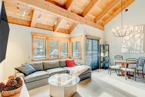 TV, fireplace, offices - Ski-in/ski-out townhome with fireplace, pool, hot tub & on-site ski/sled hill (Tahoe City)