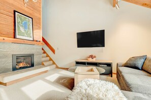 Living area - Ski-in/ski-out townhome with fireplace, pool, hot tub & on-site ski/sled hill (Tahoe City)