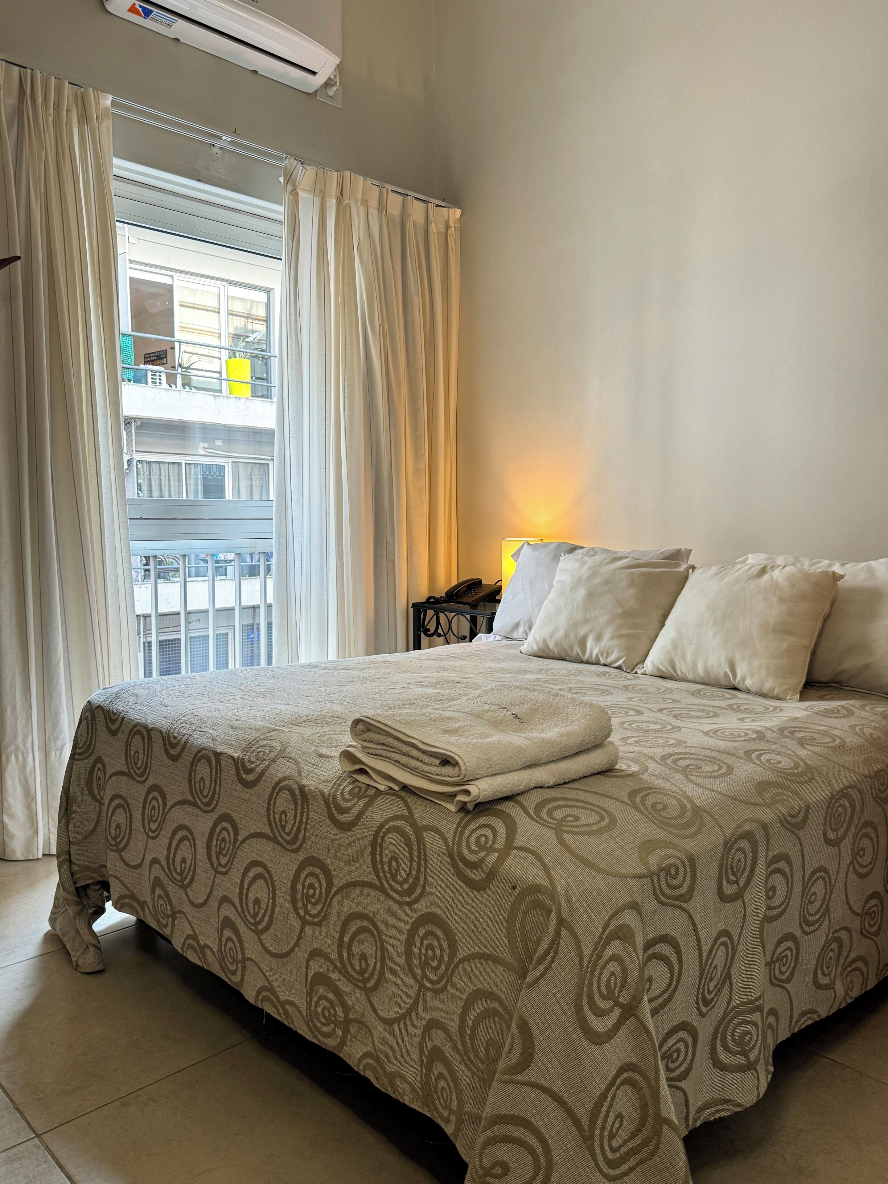 Habitación doble, balcón, vista a la ciudad