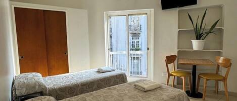 Twin Room, Balcony, City View | Desk, WiFi (free)