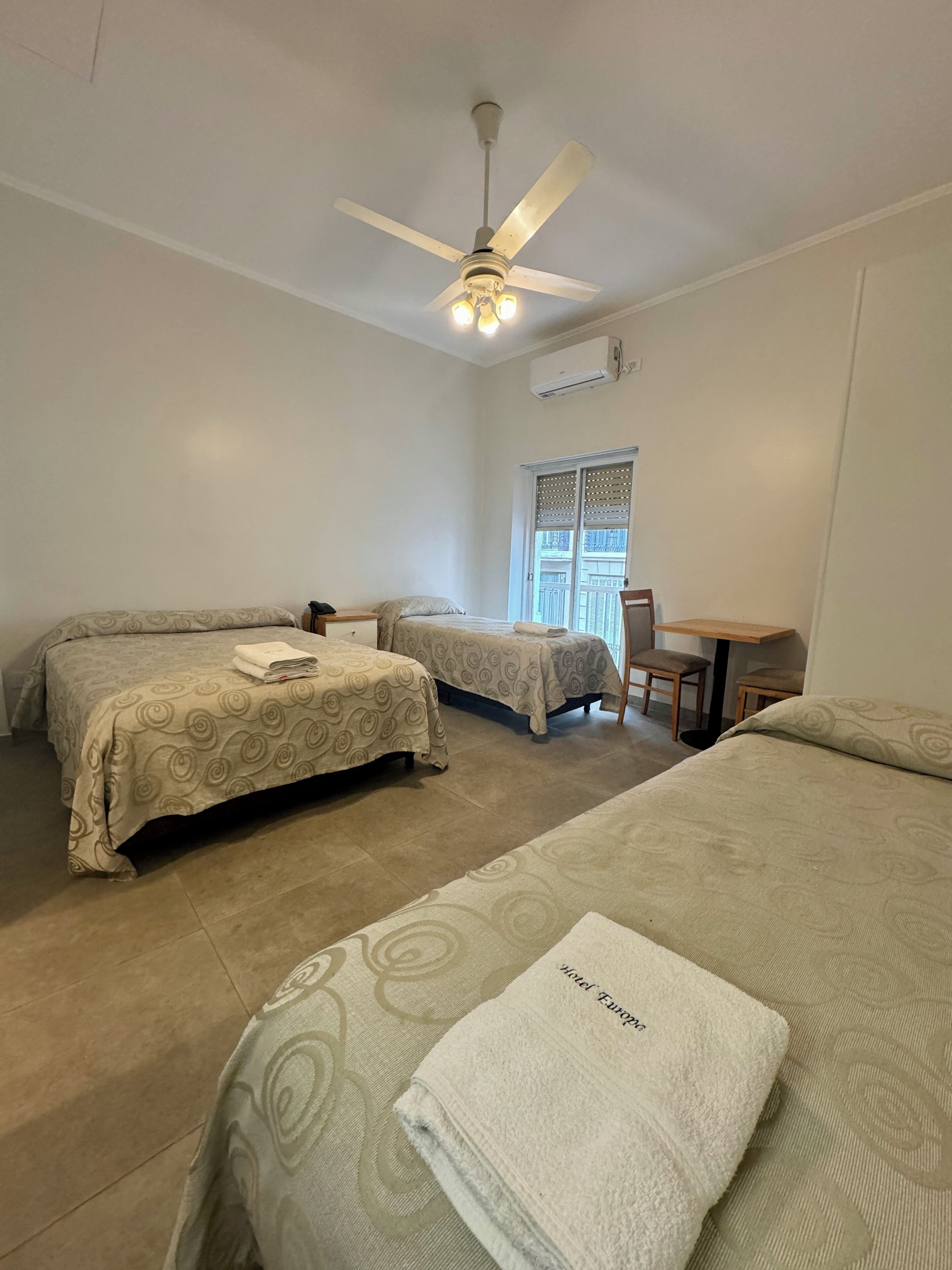 Habitación cuádruple, balcón, vista a la ciudad