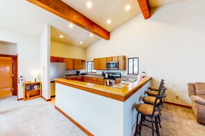 Fridge, microwave, oven, stovetop - Fantastic lakefront condo with tennis, skiing, fireplace, & W&D, sleeps 6 (Zephyr Cove)