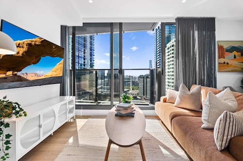 Modern Apartment With Stunning Views in Southbank