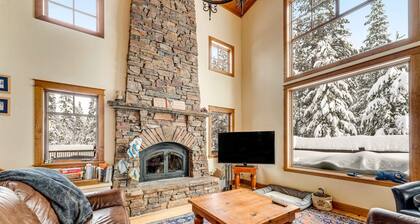 Rustic cabin by the lake & skiing with private sauna & game room - dog-friendly