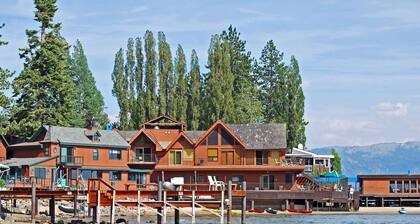 Cute cabin with spacious porch, walk to beach & dining, central to ski resorts