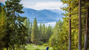A golf course with a view of mountains and a lake. - Quiet mountain home with game room & fireplace - near scenic trails & ski slopes (Incline Village)