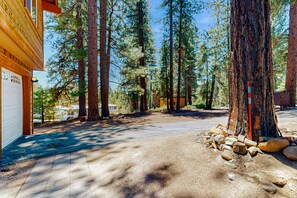 Property grounds - Quiet mountain home with game room & fireplace - near scenic trails & ski slopes (Incline Village)