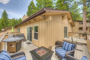 Outdoor dining - Dog-friendly mountain getaway near skiing & lake with water views & private balcony (Incline Village)
