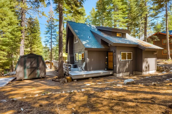 Exterior - close to beach & skiing with grill, fireplace, deck, & W&D (Tahoma)