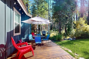 Outdoor dining - Homewood Cabin Among the Pines (Homewood)