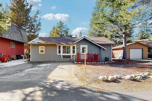 Exterior - Outdoor adventures in South Lake Tahoe walk to Lake Baron & golf courses (South Lake Tahoe)