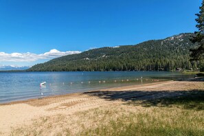 Beach - Rustic-Chic Retreat with Loft & Awesome Tahoe Donner Recreation Amenities (Truckee)