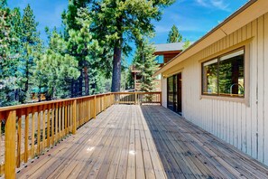 Terrace/patio - Rustic-Chic Retreat with Loft & Awesome Tahoe Donner Recreation Amenities (Truckee)