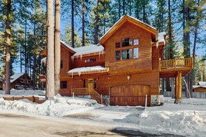 Exterior - Stunning Large Custom Family Home with Fireplace, Yard, Views (South Lake Tahoe)
