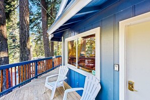 Terrace/patio - All-season cabin with wraparound deck - quick walk to the beach (Carnelian Bay)