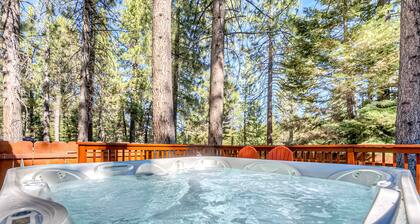 Dog Friendly Cabin with Hot Tub & Fireplace near Camp Richardson