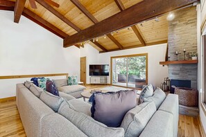 TV, fireplace, offices - Upscale townhome by Incline Village & Lake Tahoe with fireplace, guest suite & W&D (Incline Village)