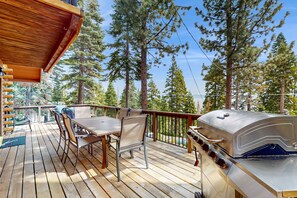 Outdoor dining - Cozy and rustic cabin with lake view, deck, grill, WiFi, & fireplace (Tahoma)