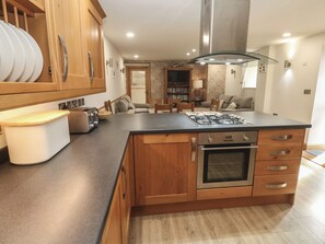 Dishwasher, cookware/dishes/utensils - Ash Barn (Falmouth)