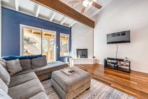 Fernseher, Kamin, Arbeitsbereiche
