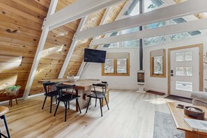 Dining - Beautiful A-frame home with deck, streaming, and dog friendly - near skiing (South Lake Tahoe)