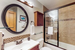 Shower, hair dryer, towels - Cozy Tahoe Cabin: Perfect for Families & Adventure Seekers (South Lake Tahoe)