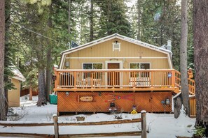 Exterior - Cozy Tahoe Cabin: Perfect for Families & Adventure Seekers (South Lake Tahoe)