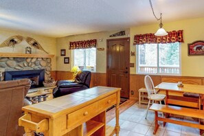 Interior - Cozy Tahoe Cabin: Perfect for Families & Adventure Seekers (South Lake Tahoe)