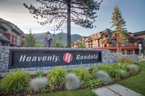 Property grounds - Your gateway to Tahoe with private beach access, a lakefront pool, & near skiing (South Lake Tahoe)