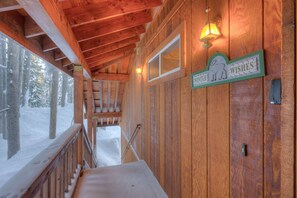 Interior - Charming Tahoe Donner home with 2 fireplaces & washer&dryer (Truckee)