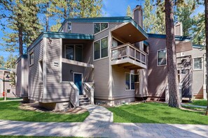 Exterior - Charming condo near the lake with pool, hot tub & washer/dryer (South Lake Tahoe)