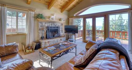 Dog-friendly chalet with amazing lake views & pool access - near lake & slopes